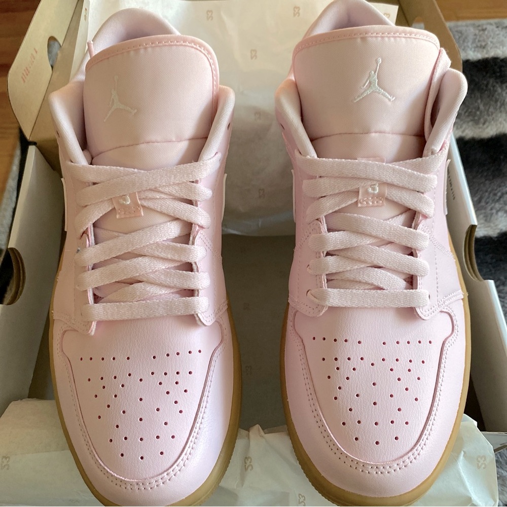 WMNS Jordan’s Size 11 = Men’s 9.5   Air Jordan 1 low “”SOLD””